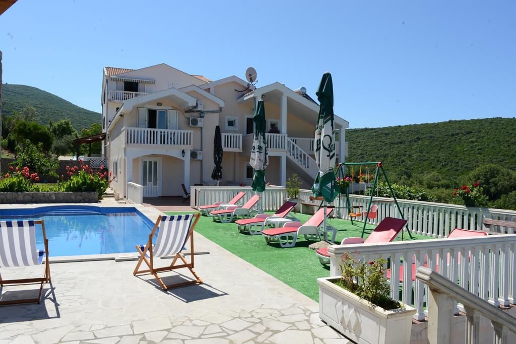 Apartments Vila Lazarevic ティヴァト エクステリア 写真